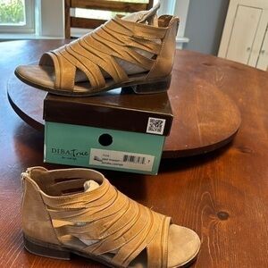 Diva Trye Natural Leather Deep Thought Sandal